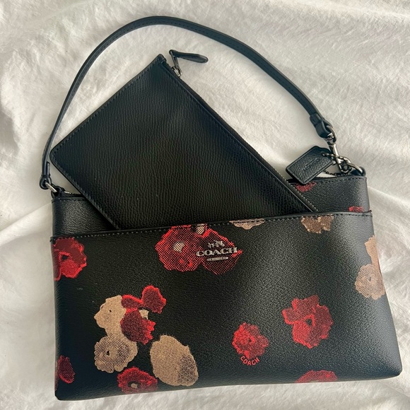 👑✅PRICE FIRM✅COACH Mini leather floral bag with front pouch - Picture 5 of 12